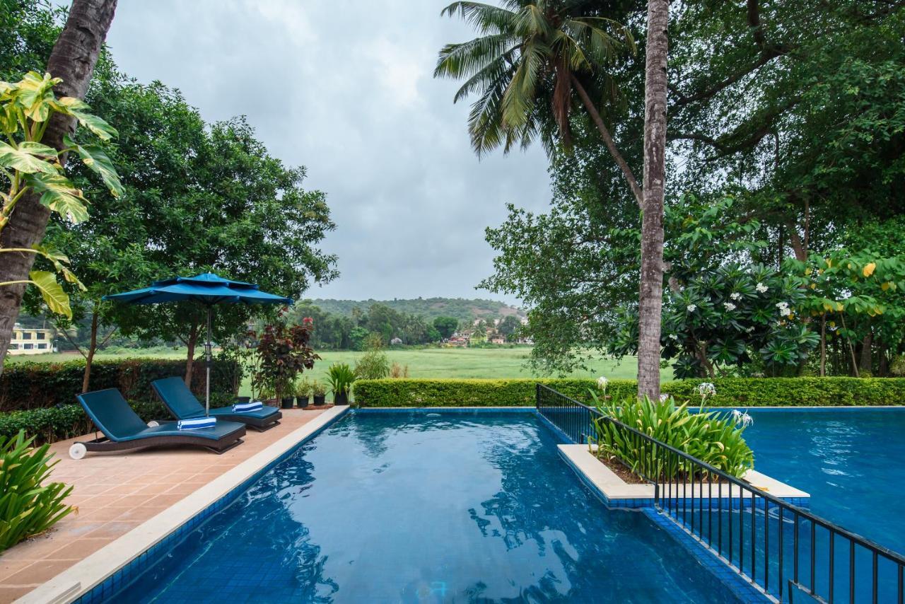 Novotel Goa Resort & Spa Candolim Esterno foto The swimming pool at the resort